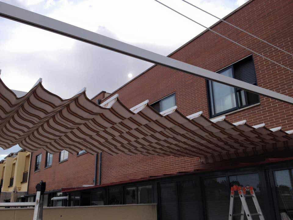 Persianas y Toldos A. Gutiérrez toldo instalado en techo