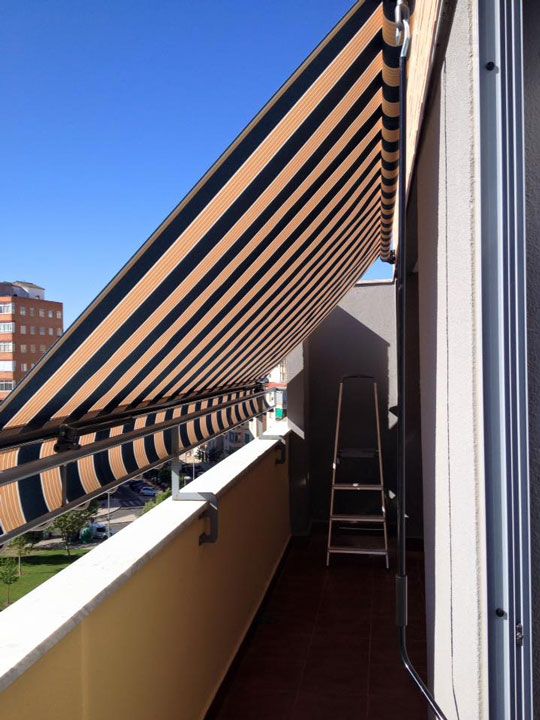 Persianas y Toldos A. Gutiérrez toldo en balcón